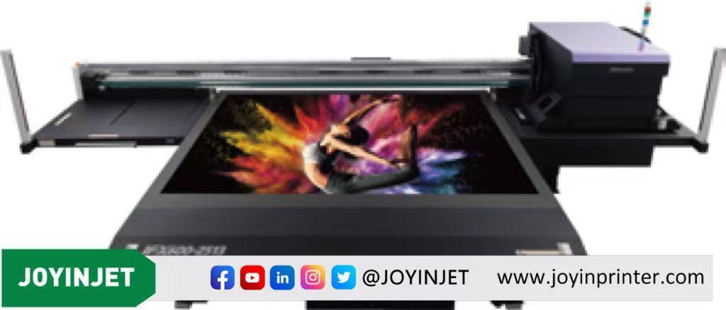 Impresora industrial UV de cama plana de la serie JFX600 de Mimaki con 16 cabezas de impresión, velocidad máxima de 20m2/h e impresión de texturas en 2.5D